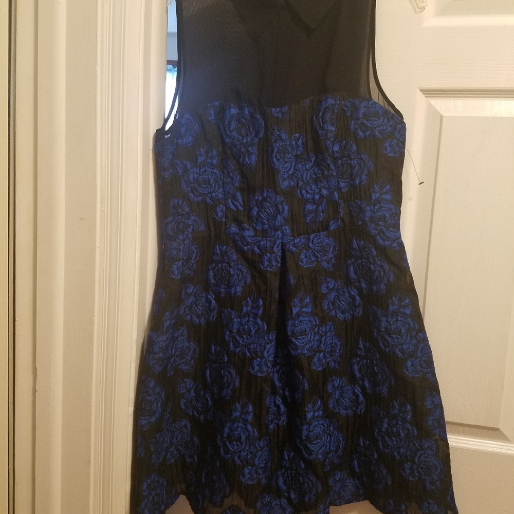 Dress - Picture 3 of 8